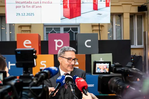 Landeshauptmann Arno Kompatscher unterstrich die Bedeutung des gesellschaftlichen Zusammenhalts: „Südtirol kann Herausforderungen wie demografischen Wandel, Fachkräftemangel oder Energiewende meistern, weil wir gemeinsam handeln. Diese Stärke gibt uns Grund, mit Zuversicht ins neue Jahr zu gehen.“ (Foto: LPA/Fabio Brucculeri)