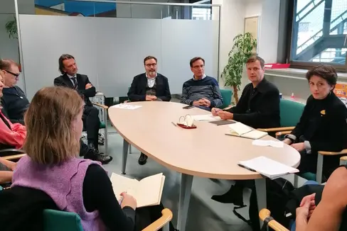 La scuola italiana ha ospitato ieri (26 ottobre) una delegazione dell’Istituto francese in Italia. Il sovrintendente Vincenzo Gullotta: “Nuove opportunità di scambi culturali per docenti e studenti” (Foto: ASP/Direzione istruzione e formazione italiana)