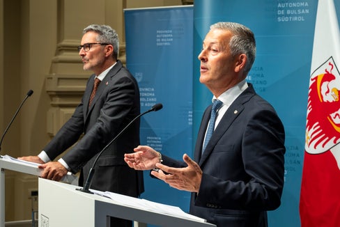Il presidente Kompatscher e l'assessore provinciale Brunner hanno presentato oggi (10 settembre) un pacchetto di misure per l'edilizia abitativa a prezzi accessibili. (Foto: USP/Fabio Brucculeri)