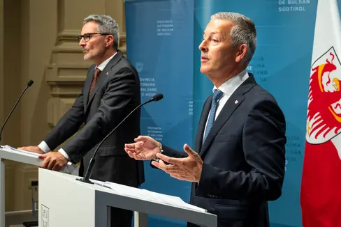 Landeshauptmann Kompatscher und Landesrat Brunner haben heute (10. September) ein umfassendes Maßnahmenpaket zum leistbaren Wohnen vorbereitet. (Foto: LPA/Fabio Brucculeri)