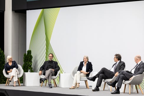 Zogen Bilanz: Die Mitglieder des Advisory Board mit Moderator Andreas Pfeifer (Foto: LPA/Luca Guadagnini)