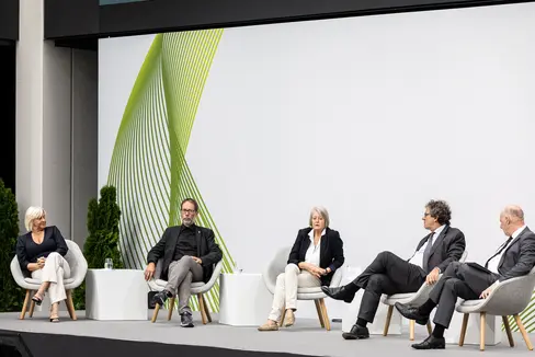 I membri dell'Advisory Board sul palco assieme al moderatore Andreas Pfeifer (Foto: ASP/Luca Guadagnini)