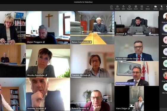 Austausch über die Ist-Situation im Bereich Obdach- und Wohnungslosigkeit in Südtirol in einem Online-Treffen mit Landeshauptmann Kompatscher und Soziallandesrätin Deeg (Foto: LPA)