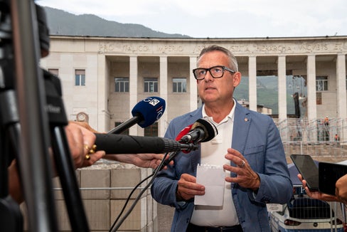 Die genaue Überwachung des Gerichtsgebäudes sei wichtig für den sicheren Umzug der Büros der Staatsanwaltschaft in den Sitz in der Rittner Straße 13 , erklärte Landesrat Christian Bianchi beim Presspoint am Gerichtsplatz in Bozen. (Foto: LPA/Fabio Brucculeri)