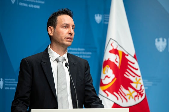 Nachdem bereits in einer der Südtiroler Memorykliniken eine umfassende Bewertung des Gesundheitszustandes erfolgt ist, entfällt damit die Einstufung durch unsere Teams, führte Pasquale Basile, Direktor des Amtes für Pflegeeinstufung aus. (Foto: LPA/Fabio Brucculeri)