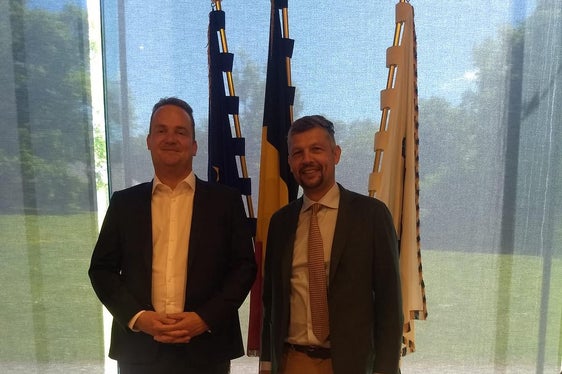 Il vicepresidente della Provincia, Daniel Alfreider (a destra), assieme al ministro presidente della Comunità germanofona del Belgio, Oliver Paasch. (Foto: USP/Dipartimento Istruzione, Formazione e Cultura ladina)