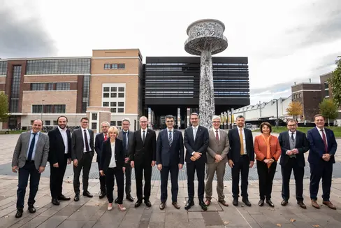 Passo dello Stelvio, collegamento ferroviario transalpino, programmi Interreg Italia-Svizzera e scambi culturali tra ladini e grigionesi i temi del confronto tra Giunta provinciale e Governo cantonale, svoltosi al NOI Techpark di Bolzano. (Foto: ASP/Ivo Corrà)