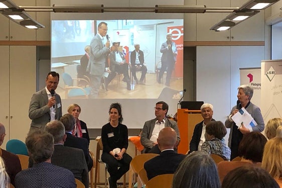 Referentinnen und Referenten sowie das Moderationsteam: (v.l.) Klaus Schneider, Michaela Dorfmann, Emily Poel, Martin Wüller, Hans Anand Pant, Christine Gasser (Foto: LPA/Helga Huber)