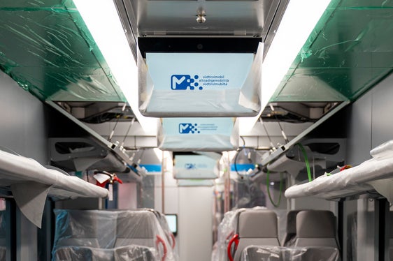 Nella foto, l'interno di uno dei nuovi treni Coradia Stream ETR160 acquistati grazie alle risorse attratte sul territorio da Stato e Unione europea. (Foto: USP/Fabio Brucculeri)
