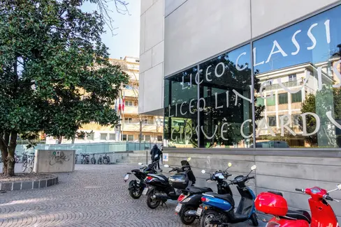 Dal 2020 il Liceo Carducci di Bolzano ha attivato il percorso Biologia con curvatura biomedica. (Foto: ASP/Daldos)