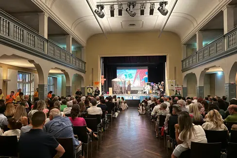 Großer Andrang beim ersten Paloo Fest in Sinich: Ziel des Festivals ist es, die städtische Wiederbelebung und den sozialen Zusammenhalt im südlichsten Stadtteil von Meran zu fördern. (Foto: LPA)