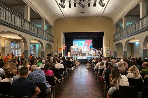 Grande partecipazione per la prima edizione del Paloo Fest a Sinigo; un appuntamento ricco di eventi culturali, artistici e comunitari dedicati alla trasformazione e alla rigenerazione urbana. (Foto: ASP)