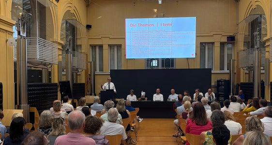 Bei der Gesundheitskonferenz zur Erstellung des Landesgesundheitsplans waren unter anderem Gewerkschaften, Organisationen des Dritten Sektors sowie Patientinnen- und Patientenvertretungen mit dabei und brachten ihre Vorschläge für Optimierungen ein. (Foto: LPA/Gabriel Marciano)