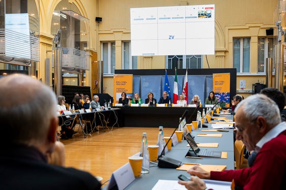 Etwa die Hälfte der Geldmittel, die für das Programm 2021 bis 2027 des Europäischen Sozialfonds Plus (ESF+) zur Verfügung stehen, wurden bereits eingesetzt. (Foto: LPA/Fabio Brucculeri)