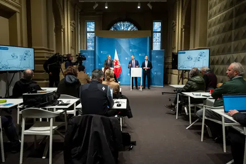 Im Anschluss an die Sitzung der Landesregierung vom Freitag, 30. Jänner, gaben Landeshauptmann Arno Kompatscher (von links) und der Landesrat für Infrastrukturen und Mobilität, Daniel Alfreider, gemeinsam mit dem Direktor der Abteilung Infrastrukturen und Mobilität, Martin Vallazza, wichtige Informationen, wie die Südtirol Arena in Antholz am besten zu erreichen ist. (Foto: LPA/Fabio Brucculeri)