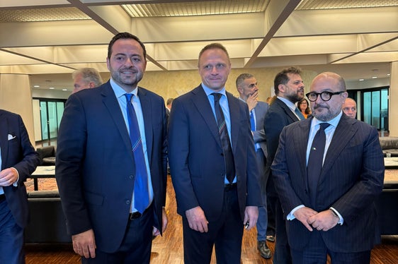 Da sinistra l'assessore provinciale allo Sviluppo economico e vicepresidente della Giunta provinciale Marco Galateo, il ministro dell'Agricoltura e Sovranità Alimentare e forestale Francesco Lollobrigida e il ministro della Cultura Gennaro Sangiuliano. (Foto: ASP/Dipartimento Cultura italiana, Commercio e Servizi, Artigianato e Industria)