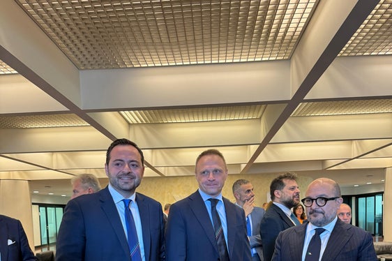 Da sinistra l'assessore provinciale allo Sviluppo economico e vicepresidente della Giunta provinciale Marco Galateo, il ministro dell'Agricoltura e Sovranità Alimentare e forestale Francesco Lollobrigida e il ministro della Cultura Gennaro Sangiuliano. (Foto: ASP/Dipartimento Cultura italiana, Commercio e Servizi, Artigianato e Industria)