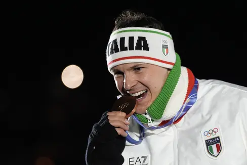 La gioia di Dominik Fischnaller. Il campione di Maranza si conferma bronzo olimpico nella prova di slittino individuale ai Giochi Olimpici invernali di Milano Cortina. (Foto: Pentaphoto. La foto può essere utilizzata solo per questo comunicato stampa)