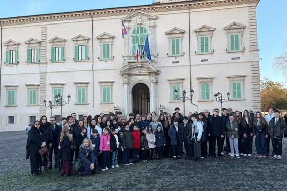 Foto di gruppo per studentesse e studenti altoatesini presenti al Quirinale per il Giorno della Memoria. (Foto: USP)