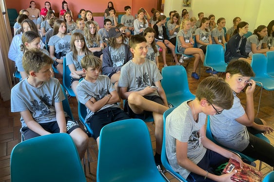 60 Jugendliche aus Tirol, Südtirol und dem Trentino haben in San Valentino im Trentino unter dem Motto Natur trifft Kultur eine Sommerwoche erlebt. (Foto: Massimo Moro)