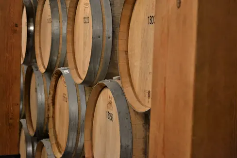 Barili di legno per la conservazione del vino (Foto: Ufficio per la frutticoltura e la viticoltura/Christian Figl)