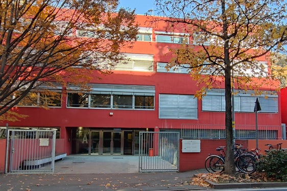 Giornata delle porte aperte, sabato (2 dicembre), al liceo scientifico in lingua tedesca Bolzano in via Fago. Alle ore 10 verrà presentata alla stampa e alla cittadinanza la nuova sezione internazionale che partirà dal 1° settembre 2024 (Foto: ASP/Verena Hilber)