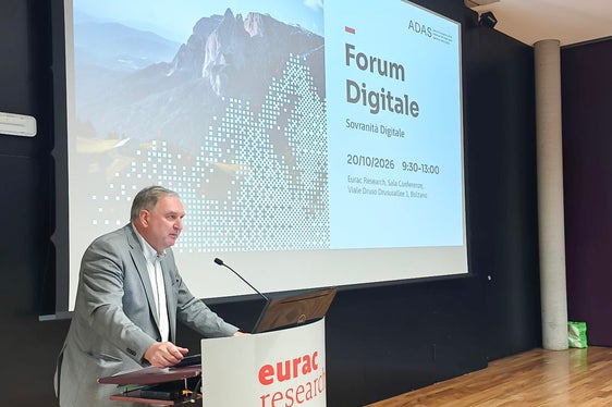 Digitale Souveränität dort zu erreichen, wo es möglich und sinnvoll ist, ist auch ein wichtiges Ziel des Direktors der Agentur für ein digitales Südtirol (ADAS) Josef T. Hofer. (Foto: LPA/Ursula Pirchstaller)
