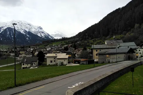 Die Landesregierung hat beschlossen, die grenzüberschreitende Busverbindung zwischen Mals und Müstair (im Bild) in der Schweiz bis Dezember 2025 weiterzuführen. (Foto: LPA/Angelika Schrott)