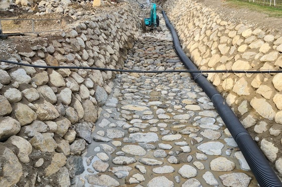 Die Wildbachverbauung schließt die im vergangenen Herbst begonnenen Arbeiten im Zielbach in der Gemeinde Partschins in diesen Tagen ab. (Foto: LPA/Landesamt für Wildbach- und Lawinenverbauung West)