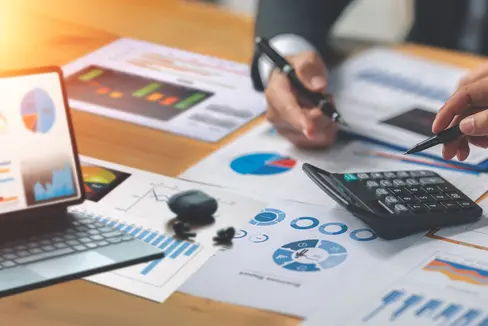 La prima riunione plenaria della Piattaforma Economia 2030 rappresenta l’avvio ufficiale del nuovo organismo permanente, che nasce con la volontà di focalizzare visioni, opportunità e sfide per l’economia del futuro in Alto Adige. Appuntamento venerdì 24 ottobre dalle ore 14:30 a Palazzo Widmann con il vicepresidente Marco Galateo: (Foto: Adobe Stock/la foto può essere utilizzata per questo comunicato stampa)