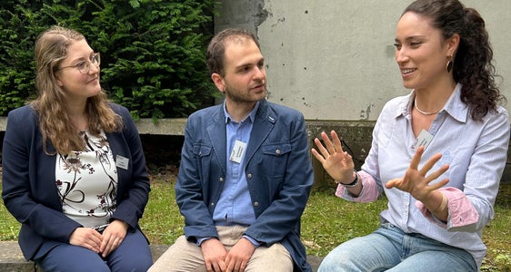 Teilnehmende der der EuregioBrusselsSchool sprechen von Mehrwert für alle Seiten: (v. l.) Linda Kammerer, Alessandro Rapisarda und Michelle Notari. (Foto: Euregio)