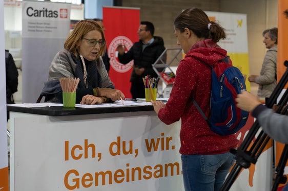 Bei der Freiwilligenmesse informieren über 40 Organisationen und Vereine über ihre (ehrenamtliche) soziale Tätigkeit. (Foto: LPA/Greta Stuefer)