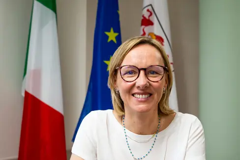 Landesrätin Magdalena Amhof zeigt sich erfreut darüber, dass das Interreg-Programm Italien-Österreich auf so großen Anklang stößt. (Foto: LPA/Abteilung Europa)