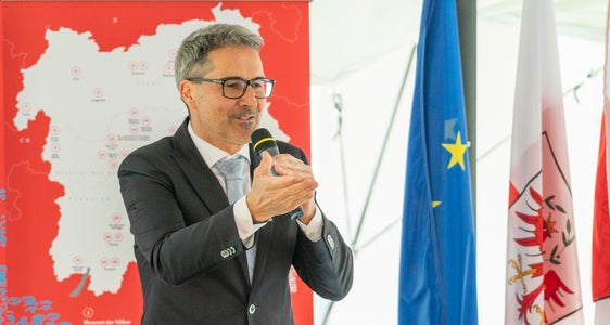 Il presidente dell'Euregio, il presidente della Provincia autonoma di Bolzano Arno Kompatscher: “I musei coinvolti collegano le rivolte contadine storiche a questioni di grande attualità come la partecipazione, il coraggio civile o anche la crisi climatica”. (Foto: USP/Daniel Von Johnston)