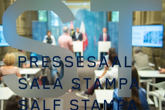 Das Mediengespräch mit Landesrätin Ulli Mair und Landesrat Peter Brunner findet am Montag im Pressesaal im Palais Widmann statt. (Foto: LPA/Fabio Brucculeri)