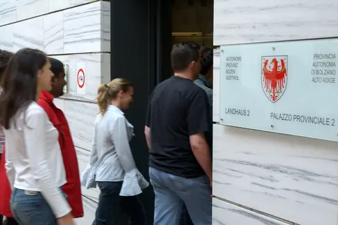 Sono 200 i giovani che nel 2023 potranno maturare un'esperienza lavorativa all'interno della Provincia autonoma di Bolzano (Foto: ASP)