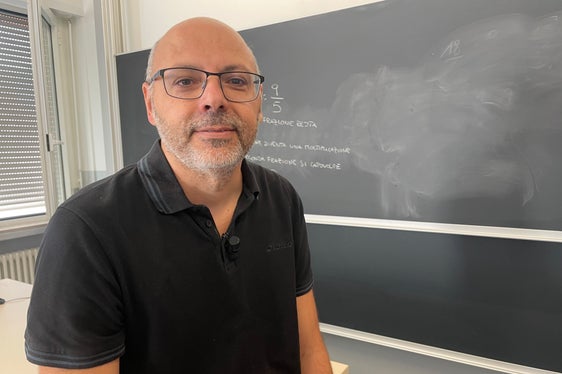 Bruno Bertotto, capo dipartimento di intelligenza artificiale della scuola: “Sono orgoglioso di lavorare con i ragazzi in primis per l’entusiasmo che vedo quando si mettono a lavorare in un progetto in cui credono loro per primi”. (Foto: USP/GNews)