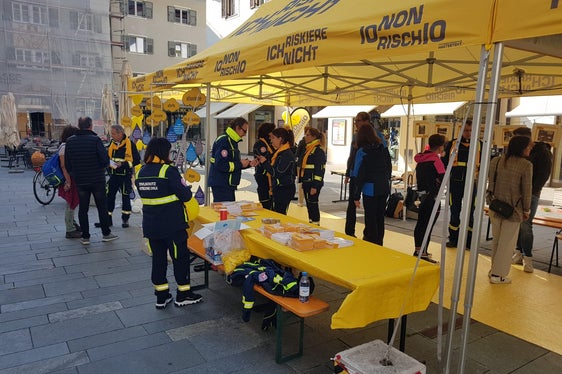 Der Informationstag Hochwasser in Innichen wurde im Zuge der staatlichen Bewusstseinsbildungskampagne Io non rischio – Ich riskiere nicht des nationalen Zivilschutzes von der Agentur für Bevölkerungsschutz mit der Gemeinde Innichen in Zusammenarbeit mit dem Zivilschutz des Weißen Kreuzes und der Freiwilligen Feuerwehr Innichen organisiert und mitgetragen. (Foto: LPA/G.News)
