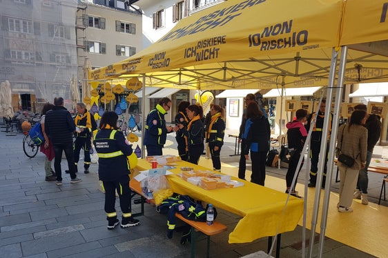 La giornata informativa Alluvioni a San Candido è stata organizzata e co-promossa dall'Agenzia per la Protezione Civile con il Comune di San Candido, nell'ambito della campagna di sensibilizzazione Io non rischio, promossa della Protezione Civile italiana. (Foto: ASP/Gnews)