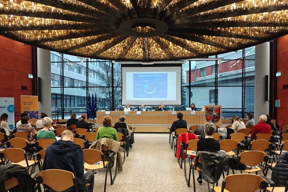 Lo scambio, intitolato “La Commissione europea da raccontare, ma come?”, è stato organizzato dai centri di informazione Europe Direct Alto Adige e Trentino e dall'Ordine dei giornalisti nella sala della Regione di Trento. (Foto: USP)