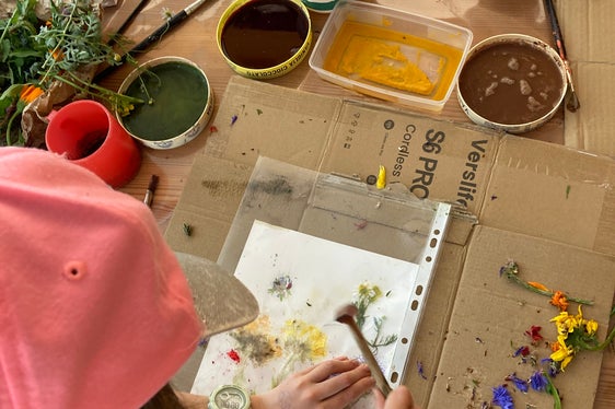 Auch für Kinder gibt es in den Naturparkhäusern ein abwechslungsreiches Programm in den Kinderwerkstätten. (Foto: LPA/Landesamt für Natur/Sarah Hofmann)