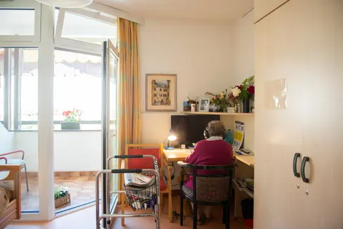 Wenn Menschen älter werden, ändern sich auch ihre Bedürfnisse im Wohnbereich. Eine Tagung am 24. September befasst sich unter dem Motto 'Aktives' Wohnen und Leben mit Wohnmodelle und -projekte im Hinblick auf das aktive Altern. (Foto: LPA/Claudia Corrent)