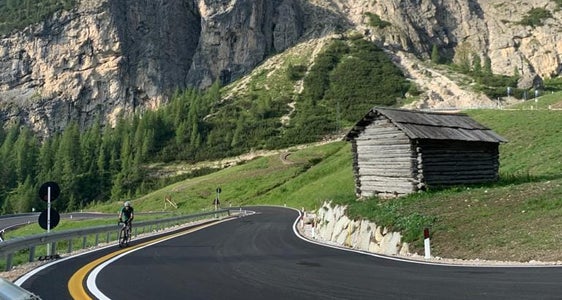 Ab September 2026 beginnt wie geplant eine sogenannte digitale Testphase zur Verkehrsberuhigung am Grödner Joch. (Foto: LPA/Landesstraßendienst)