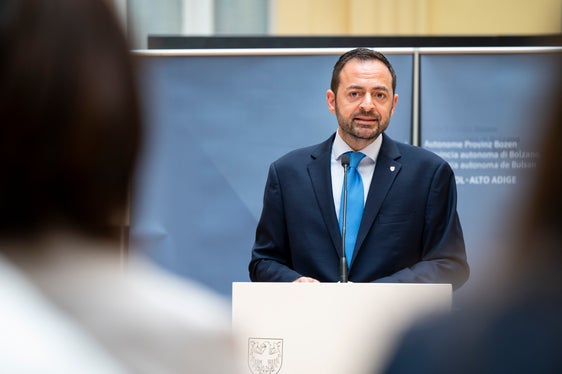 Una scelta strategica e sostenibile. Il vicepresidente Marco Galateo (nella foto) ha definito così il via libera della Giunta alla modifica dei criteri di classificazione dei comprensori sciistici, armonizzandoli con quelli già in vigore per la costruzione degli impianti. (Foto: USP/Fabio Brucculeri)