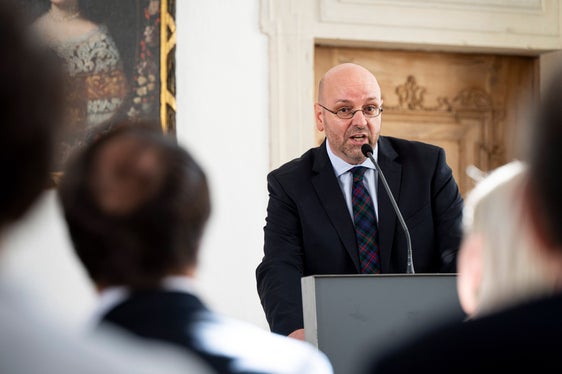 Der Direktor des Landesarchivs Gustav Pfeifer bezeichnete den Bestand des Alexander-Langer-Archivs als bedeutendsten Zuwachs des Archivs des Jahres. (Foto: LPA/Fabio Brucculeri)