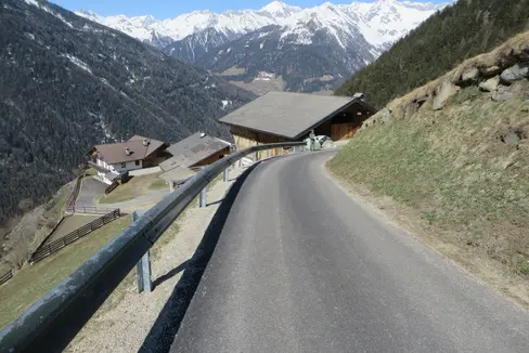 Su proposta dell'assessore provinciale Luis Walcher, la Giunta provinciale ha approvato una modifica dei criteri di concessione dei contributi per le infrastrutture primarie nelle aree rurali e montane. (Foto: USP)