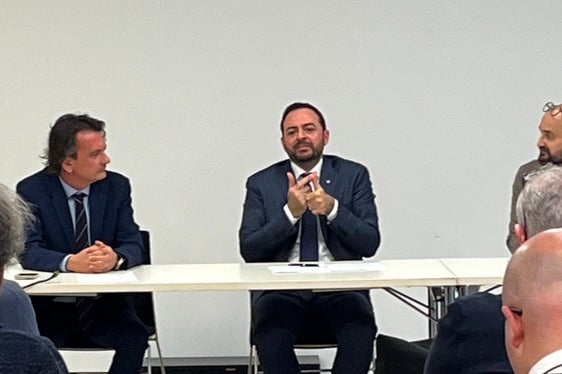 Da sinistra il sovrintendente scolastico Vincenzo Gullotta, l'assessore provinciale all'Istruzione Marco Galateo e il direttore dell'Ufficio politiche giovanili Claudio Andolfo (Foto: USP)