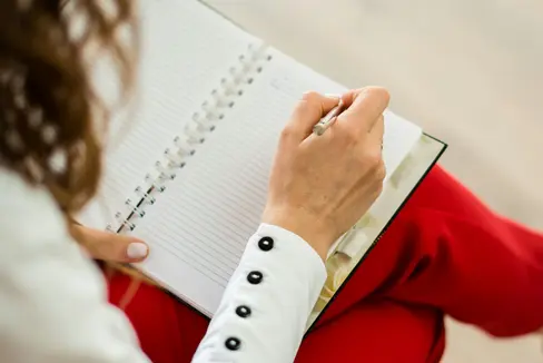 Für Themen mit Geschichten begeistern: Darum geht es beim Storytelling. Für die ehrenamtlichen Mitarbeiterinnen und Mitarbeiter der Bildungsausschüsse wird dazu am 18. Oktober eine kostenlose Fortbildung organisiert, für die man sich noch anmelden kann. (Foto: Unsplash - Das Foto darf nur im Zusammenhang mit dieser Aussendung verwendet werden)