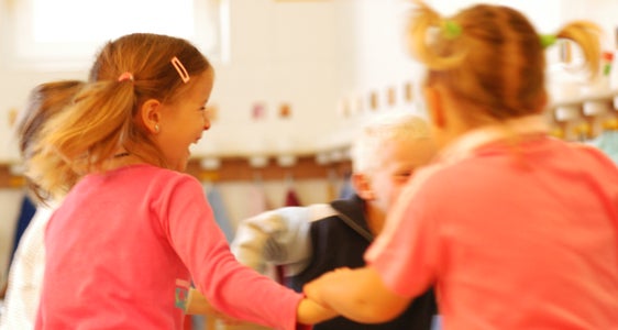 Mit 2,86 Millionen Euro beteiligt sich das Land Südtirol an den Kosten, die den Gemeinden im laufenden Jahr aus der Führung der Kindergärten entstehen. (Foto: LPA)