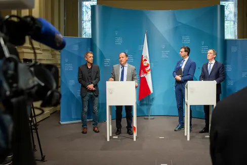 Ab dem 1. April übernimmt das Land die Kosten für die Nutzung der Brennerautobahn im Abschnitt Bozen Nord-Bozen Süd an Werktagen zu Spitzenzeiten. Heute wurde das Abkommen Land-A22 vorgestellt. (Foto: LPA/Fabio Brucculeri)
